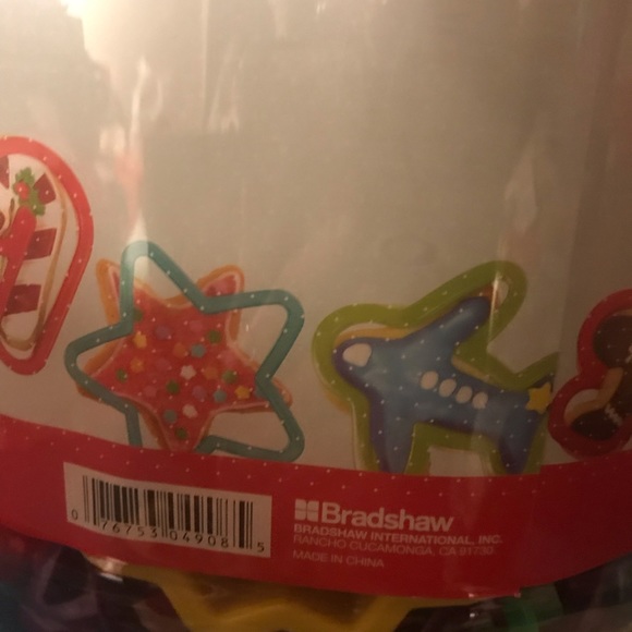 NEW 101 Cookie Cutters w/ Storage Barrel - Picture 4 of 5